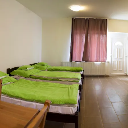 Airport Microstore Panzio 韦切什