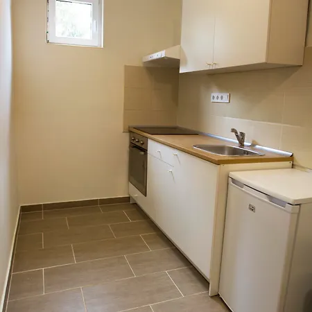 Airport Microstore Panzio Apartment Vecses