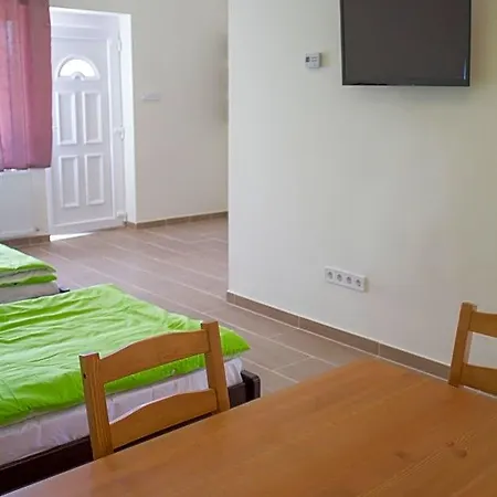 Apartman Airport Microstore Panzio *
