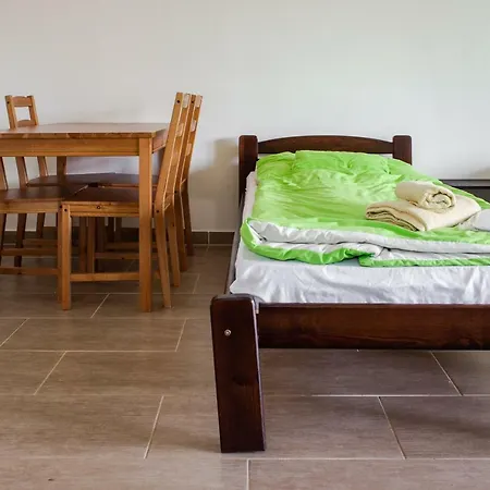 Airport Microstore Panzio 公寓