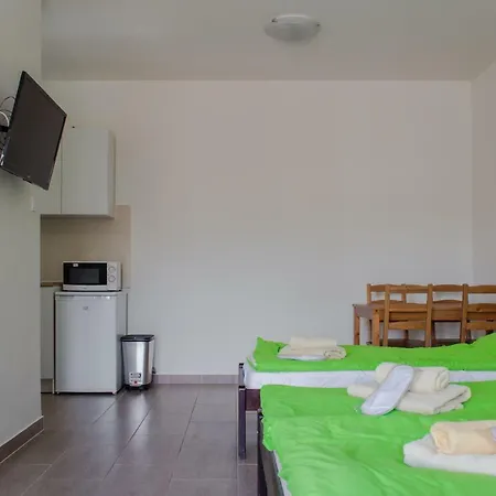 Airport Microstore Panzio Apartment *