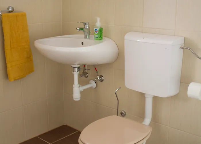 Airport Microstore Panzio 公寓 *