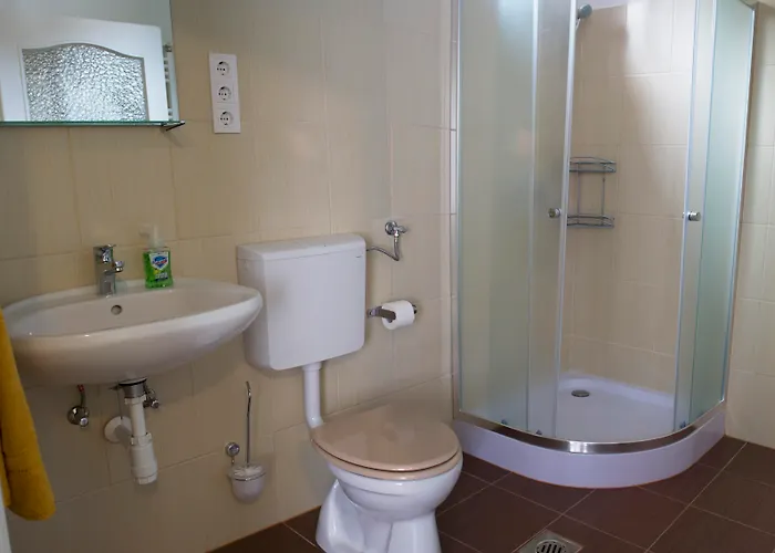 Airport Microstore Panzio 公寓 *