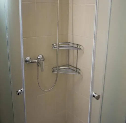 Airport Microstore Panzio 公寓 *